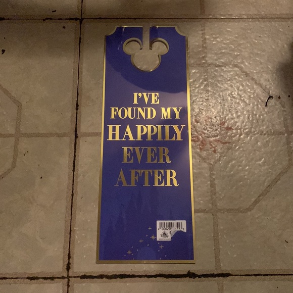 Disney door hanger brand new with tags - Picture 2 of 5